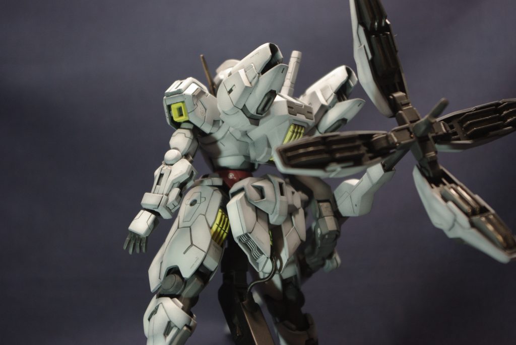 プラモデル工作的には色々なところを開口してメッシュディテールを入れたり、しいたけを栽培したり、関節部にスジボリしたプレートを追加したり、肉抜き穴埋めたり、地味なものをちょこちょこ行っています。ほぼ見えないですが。