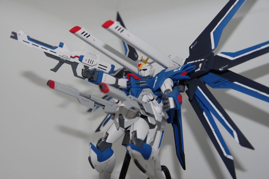 このポーズが好きです。特に消してないので、羽の合わせ目もしっかり残ってます、、