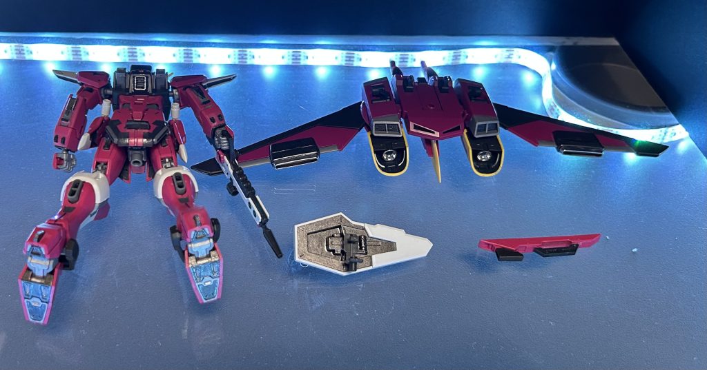 足の裏や裏側を中心に部分塗装し前回、失敗したスジボリを隠すため、プラ板でディテールを追加したりしました。アップにすると粗がすごいですm(_ _)m