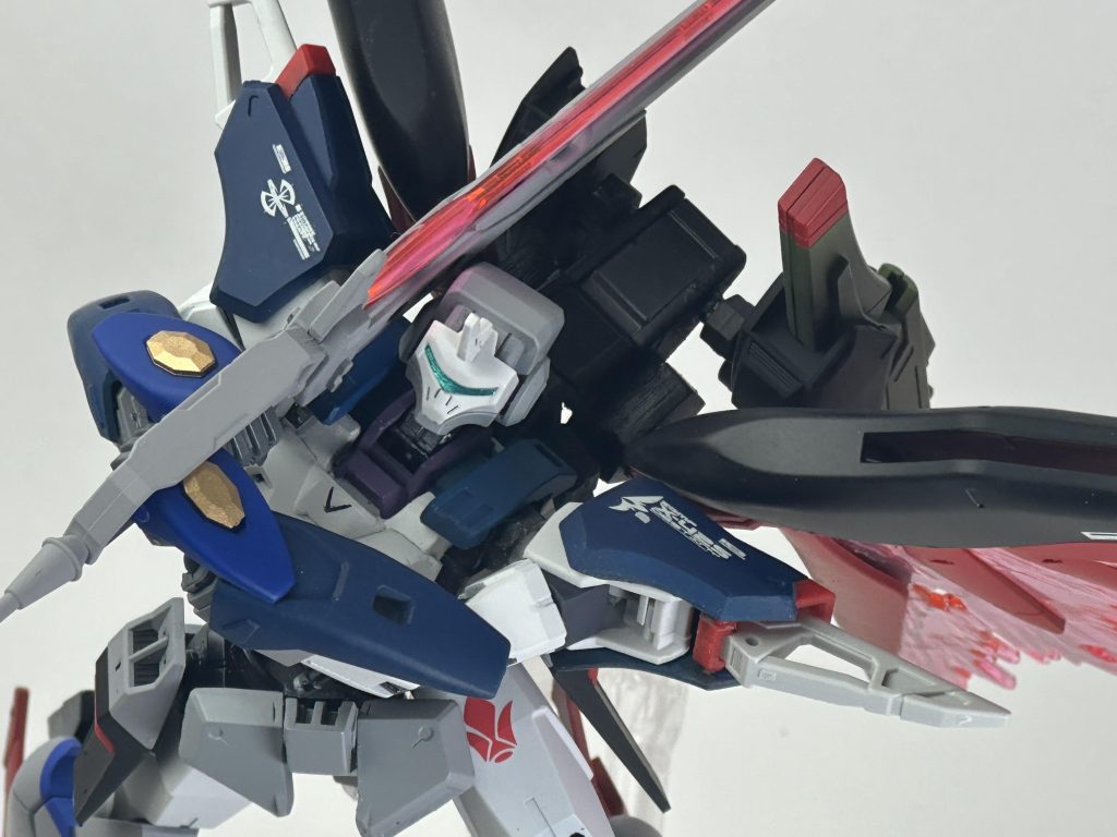 hgceデスティニーより可動域が低いためポージングが難しいですここまでかなり苦戦しました💦