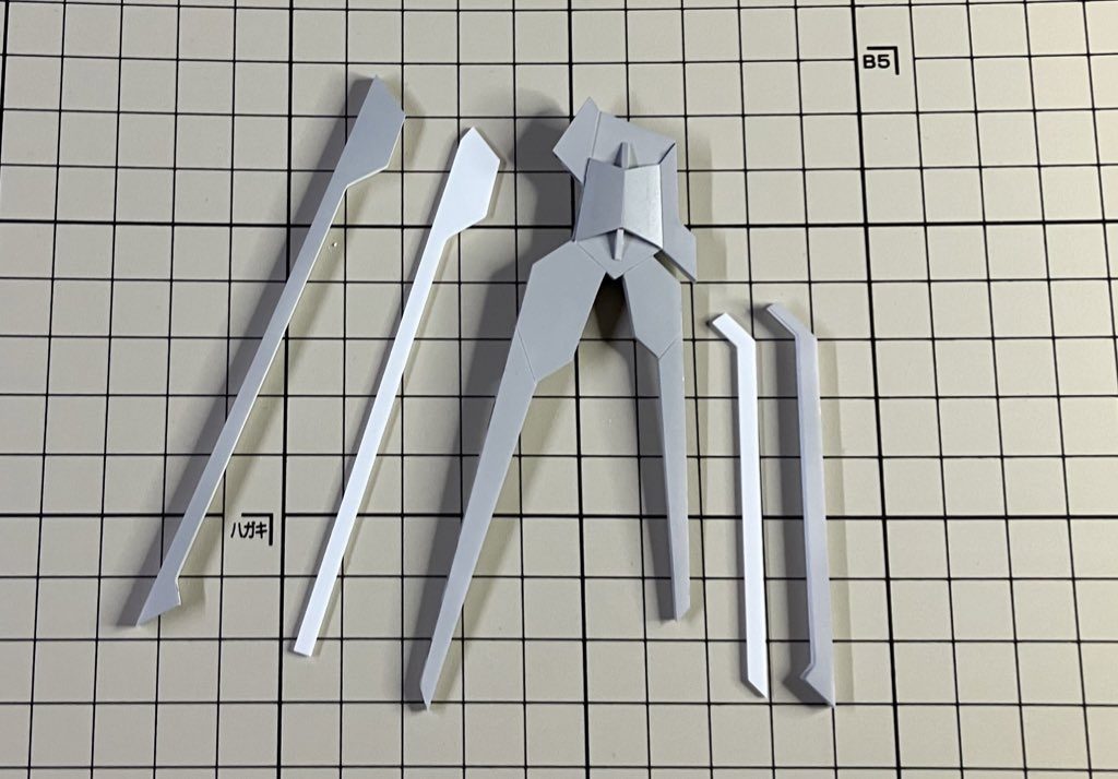 組み立てた羽の構成。本体、発光部、展開部の構成。