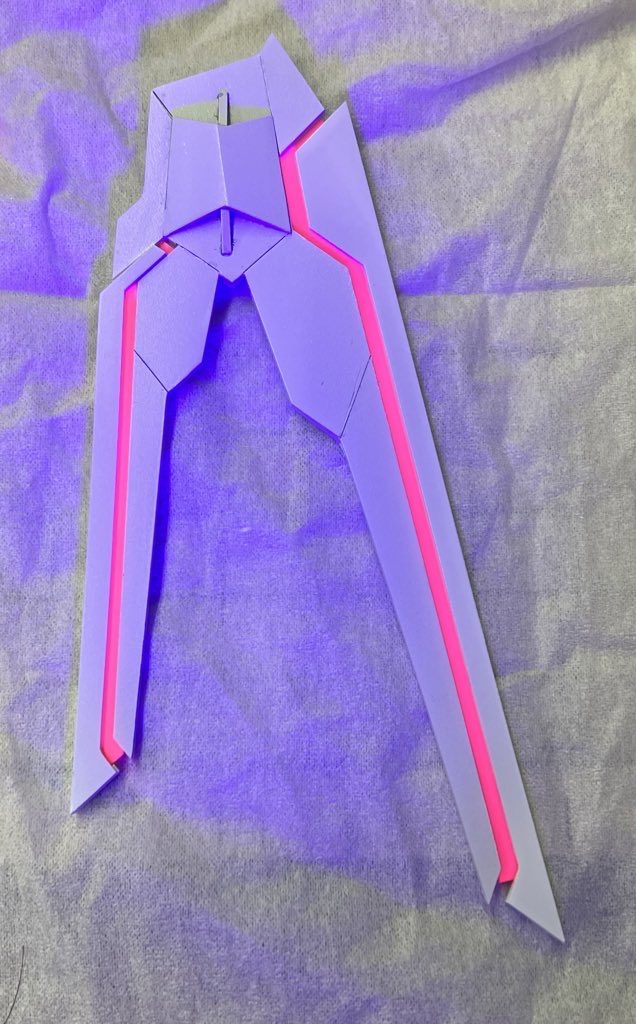 塗装後の羽展開。UVライトを当てると光るよ!!