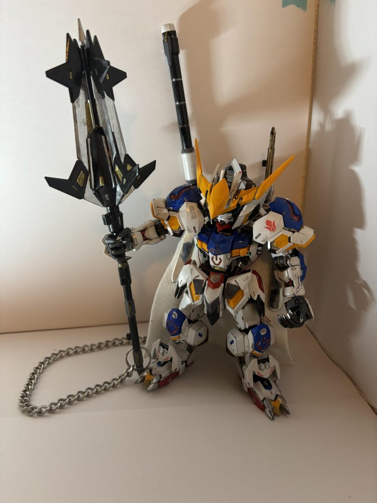 MGSDの精密さも凄いですが、バルバトスかっこいいですよね自分にはエルガイムのベビーメタルの系統に見えます、だってあの長物バスターランチャーですよね