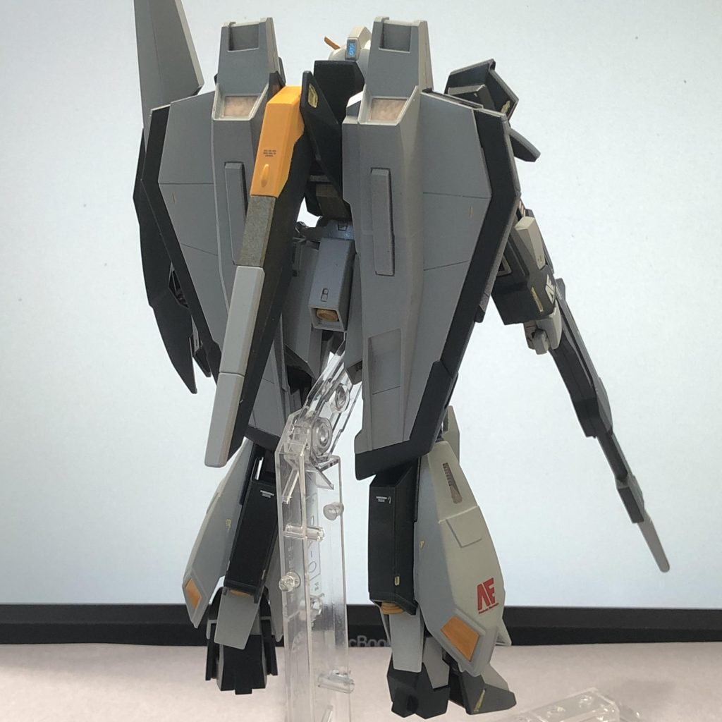 艶消しクリアーを吹くのが久しぶりすぎて上手くできているかサッパリ。デカールの段差はやっぱり研ぎ出しとかやらんとダメかなあ…