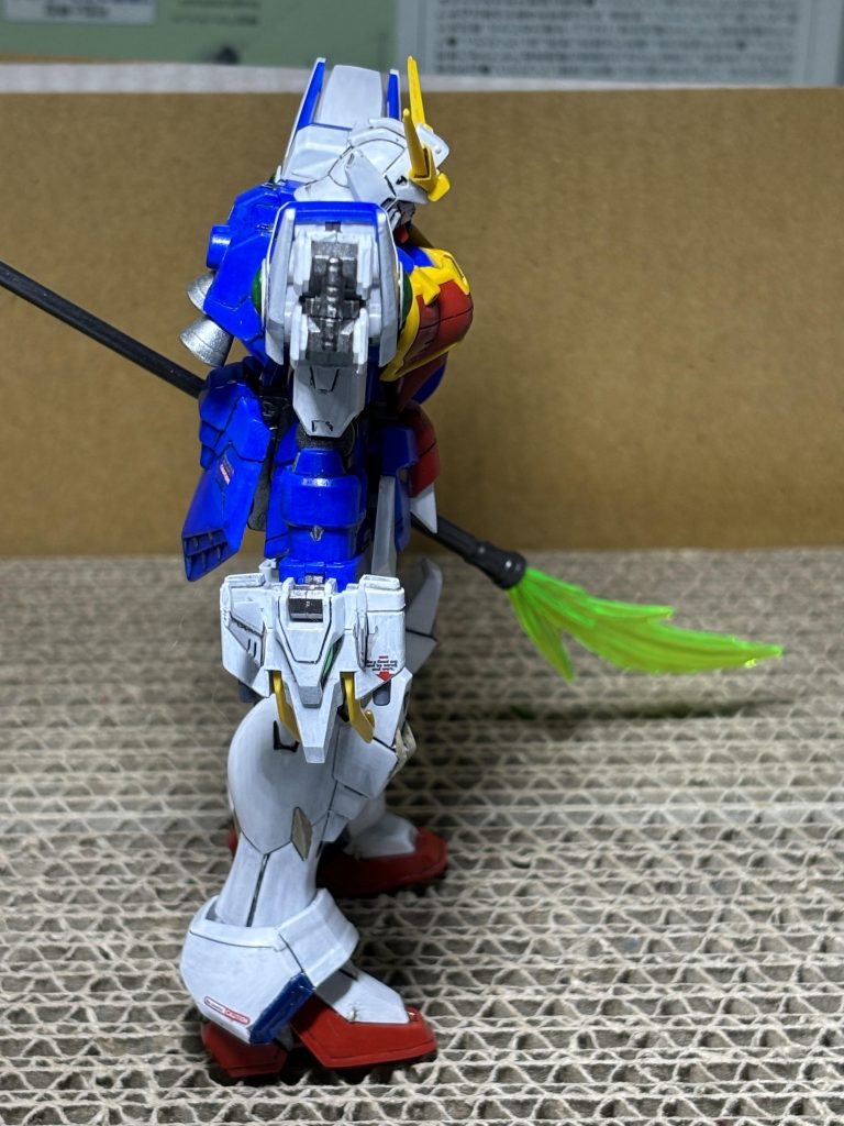 意外とディテールあって腰の後ろだけをスジボリを追加した