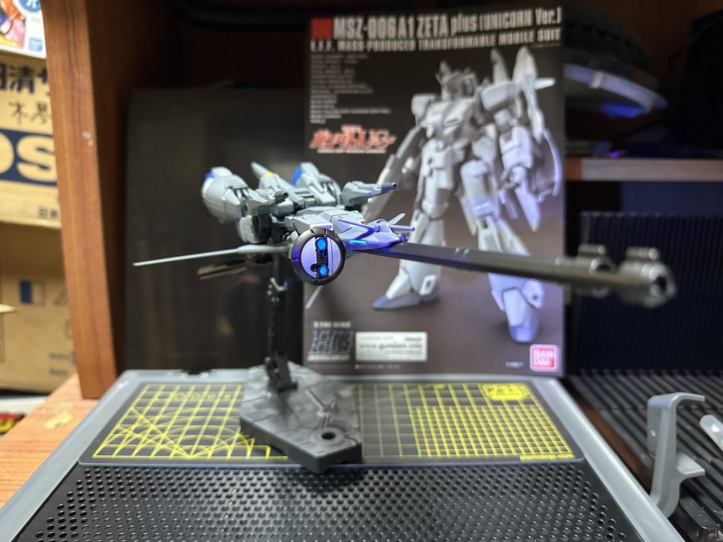 WR形態。上下に薄く、スタイリッシュです。