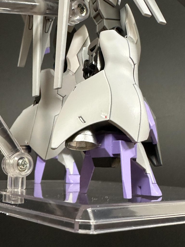 全身に市販のディテールアップパーツ等を追加しています。胴体のチューブ：メッシュパイプに置き換え各部ドラグーン：ビーム発射口を真鍮/プラパイプに置き換え足裏、脛裏：それぞれバーニアパーツを追加