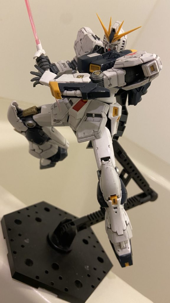 4アーティストマーカーのゴールド・シルバー・ブロンズで主に肘と膝まわりを中心に