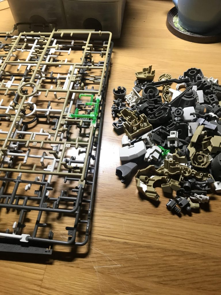 この方法で組み立てた方が効率がいいと思ったことは一度もありません でも全部切っちゃう笑 たぶん一生ランナースタンドは買いません笑