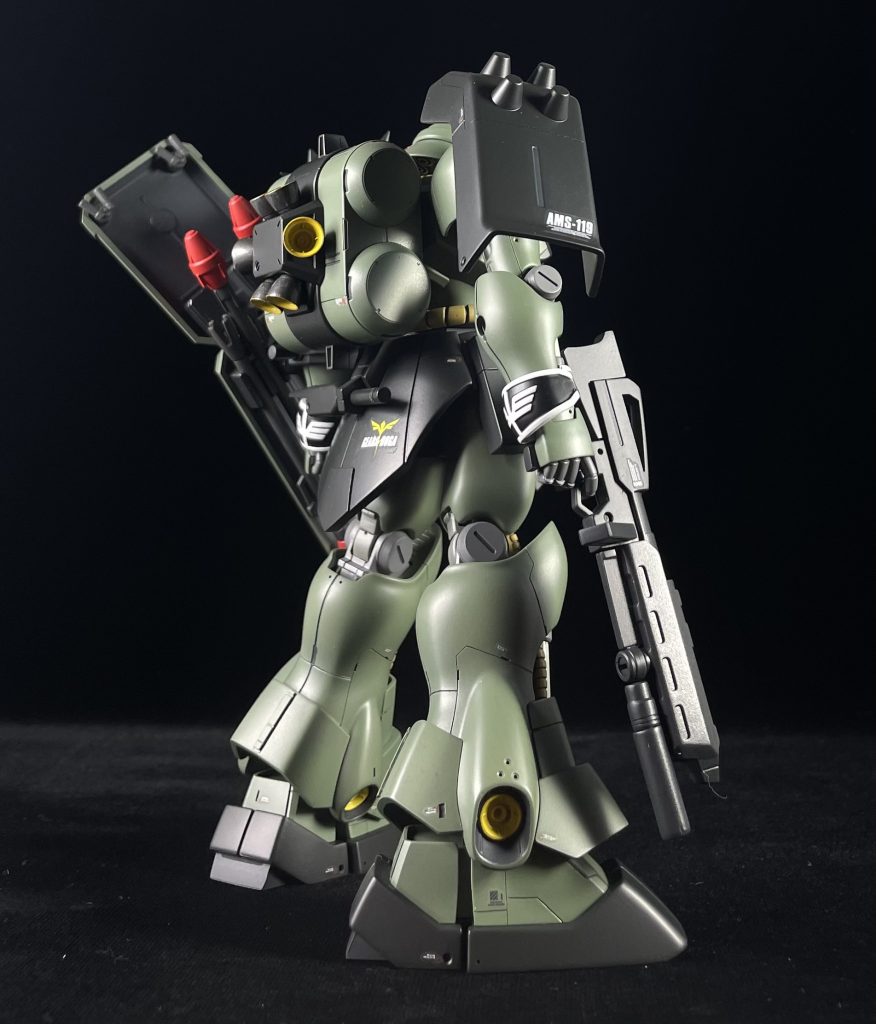 ずっと狙ってたキット、、やっと手に入ったので 制作しました。ギラドーガ、ついこないだ作った気がしますけど笑