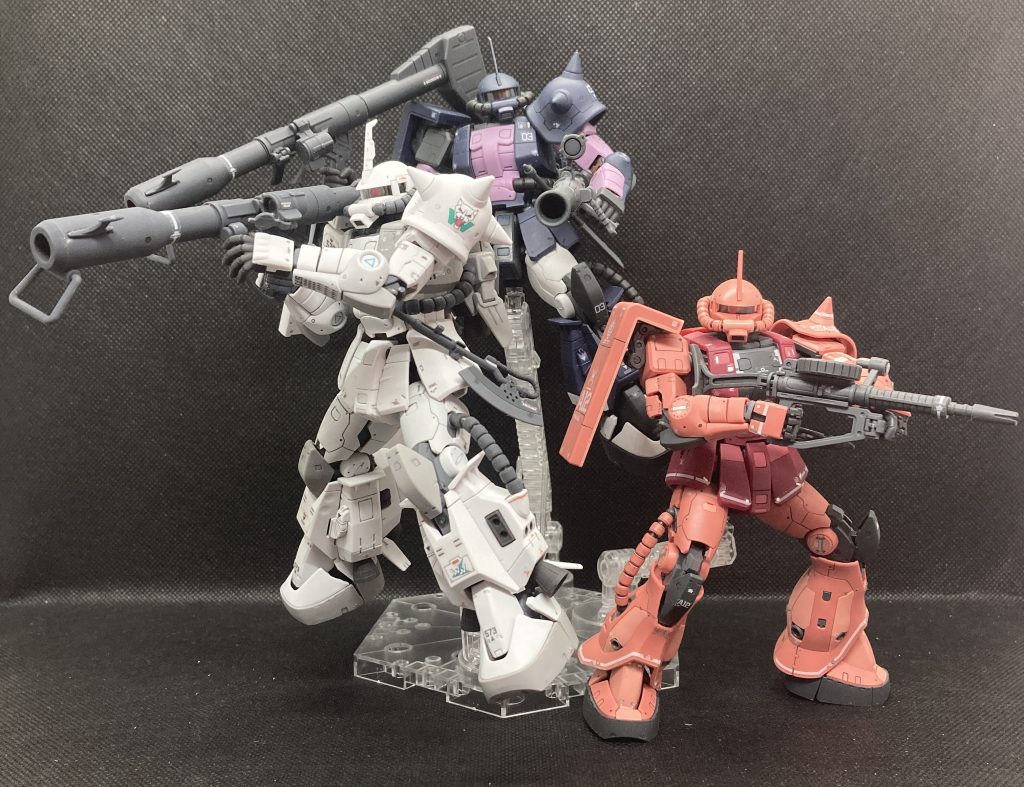 手持ちのザク達。あとキマイラ隊の赤いのと青いのが積んであります笑