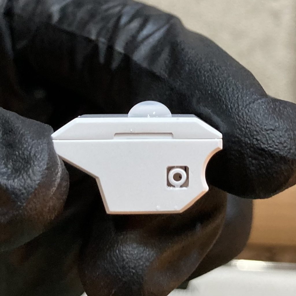 水滴をのせると綺麗な半円になります。