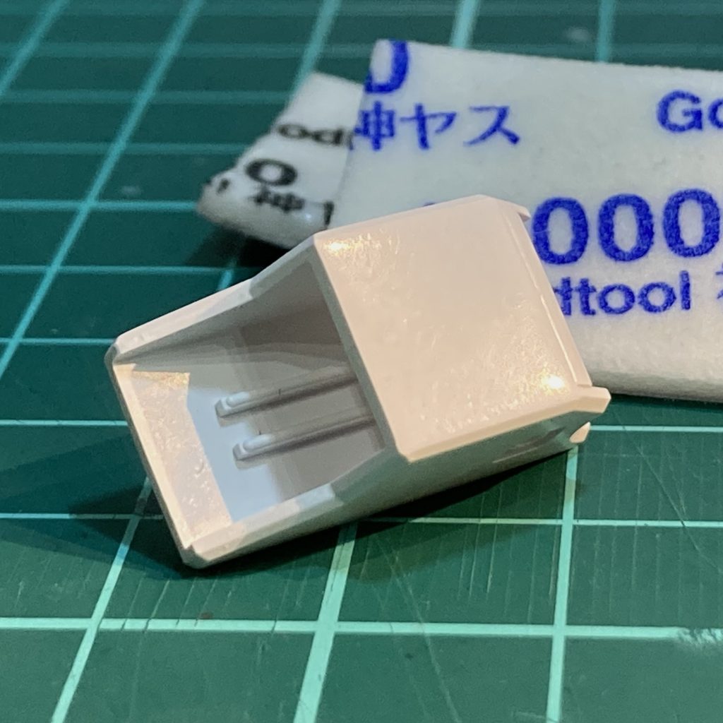 この後メガネクロスを使いコンパウンドで丁寧に磨きこんでいきます。