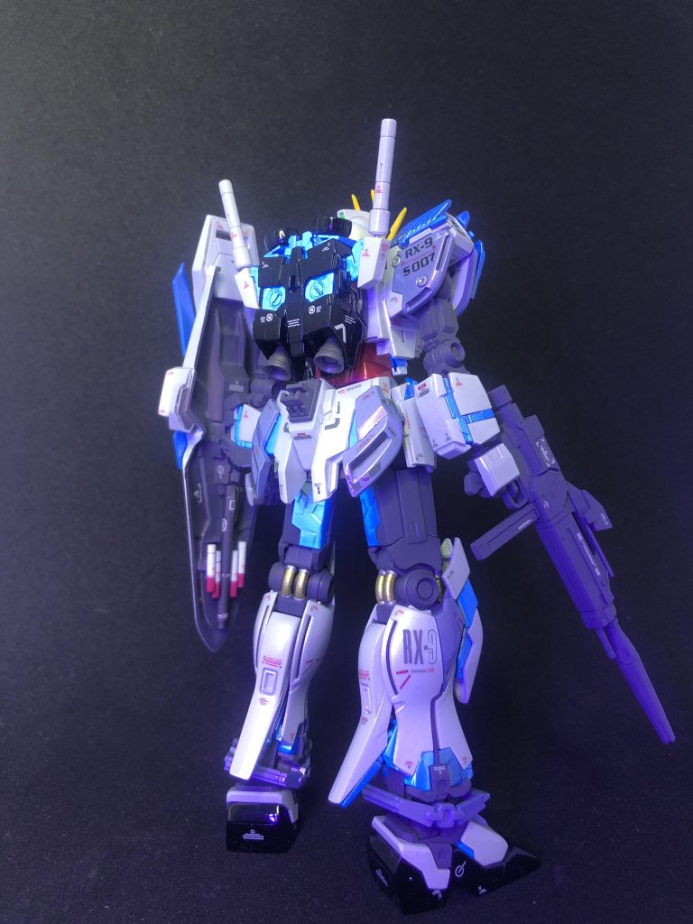  <あとがき>今回、外装はチタニウムフィニッシュをイメージしてピカピカに塗装しましたが、写真だと表現が伝わりづらかったです(gundam-kao5)写真の撮り方も工夫が必要ですね