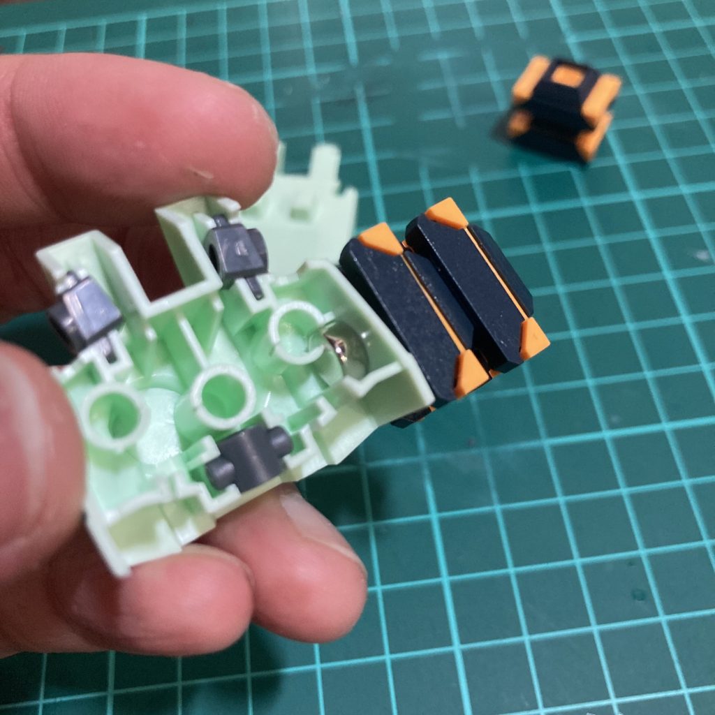 バックパック側も同様にします。