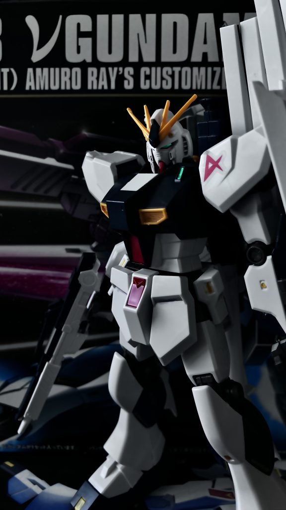 では恒例の決めポーズνガンダムは伊達じゃない