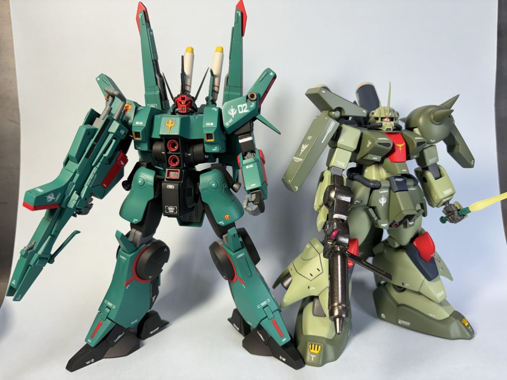 ラカン.ダカラン専用ドーベンウルフと。どっちもでかい。あっ、マーキング02だった。