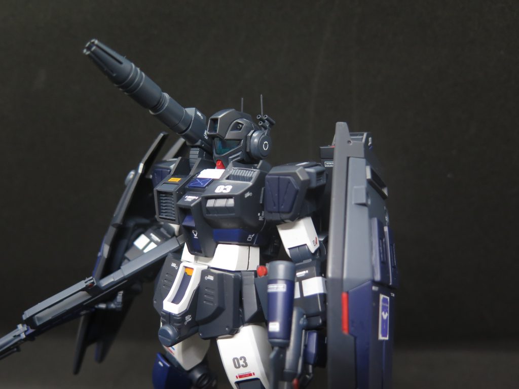 武装は主に上半身に集中していますね。