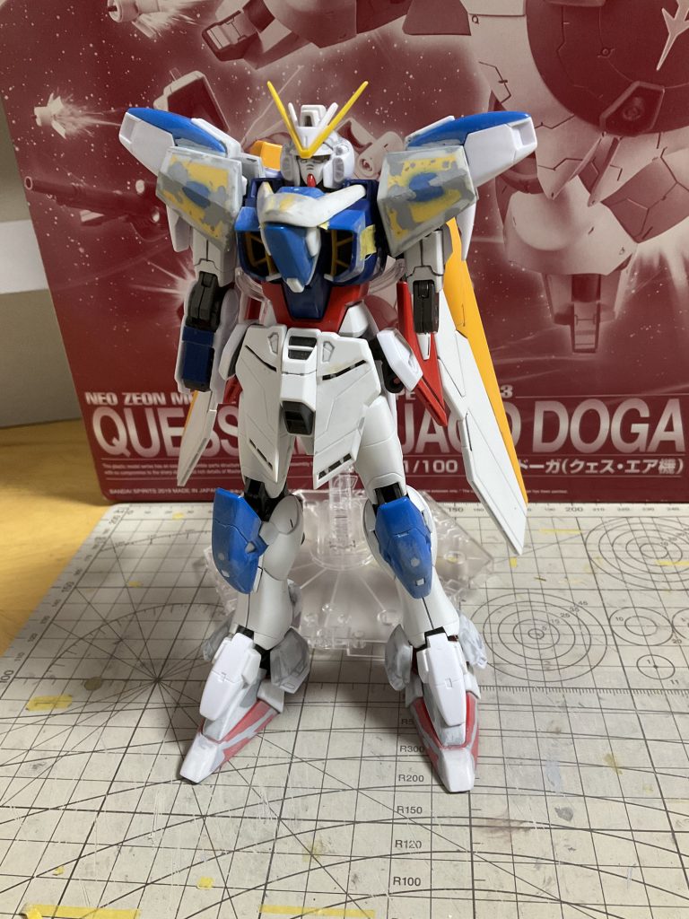 旧HGのV2ガンダムを現代風プロポーションに改修できないかと試行錯誤した結果,ウイングガンダムとミキシングするという制作方針に至りました。