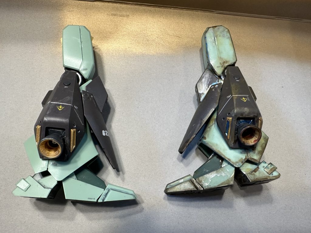 最後に泥汚れやオイルハネなどのイメージでちょっと差し色を入れて大体こんな感じで完了並べてみると全然変わりますが本当にやるのはこんだけ簡単ウェザリングです