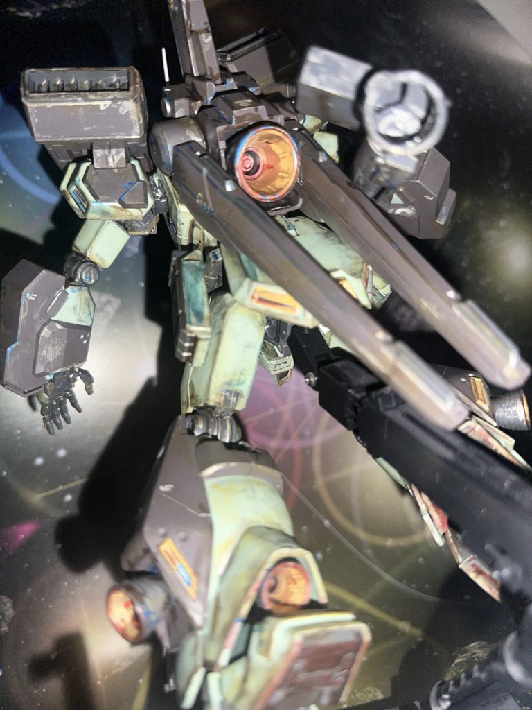 背後より、バーニアが点火してる感じに出来たらかっこいいけどなー 