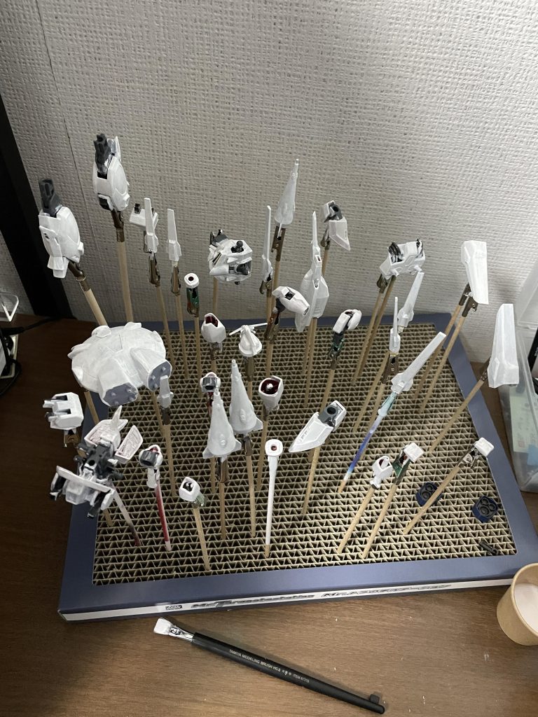 あとはひたすら白を塗りたくり