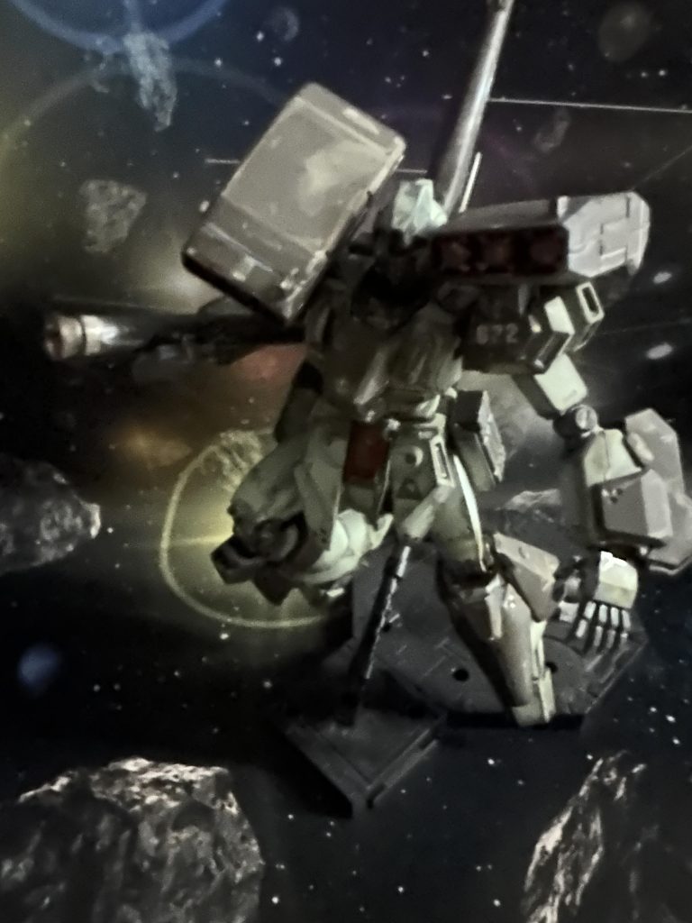 あえて電気消して隣の部屋の溢れた灯で雰囲気出る❤️今更ですが宇宙の背景タペストリーかな買ったので今回はいつもの箱の背景では無いです