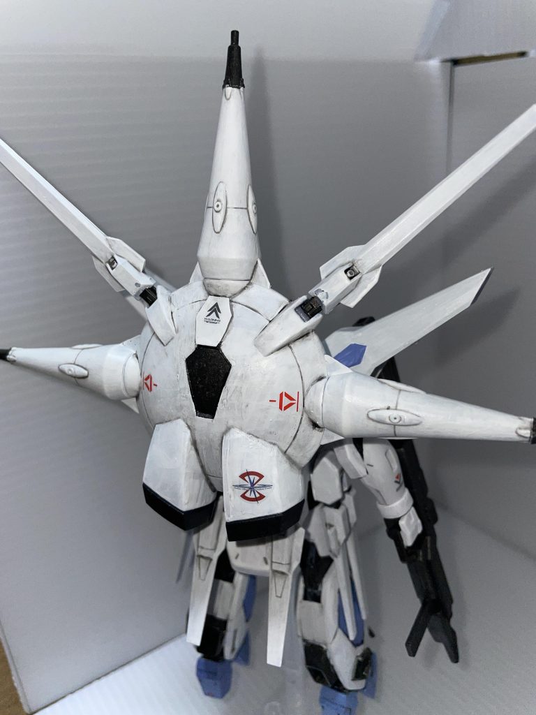 バックパック。墨入れ塗料が全体に流れたせいで、溶剤で拭き取った結果、汚し塗装みたいになってしまった…