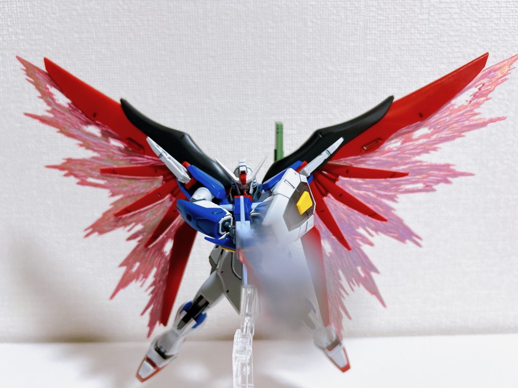 光の翼は、ガンダムマーカーのトランザムホロレッドを塗りました！！