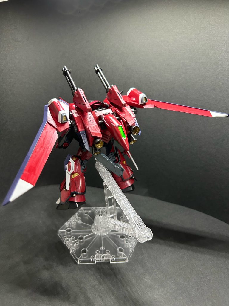 専用バックパックに換装することでジャスティスのようにドッキング。