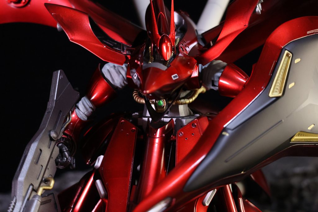 キャンディ塗装はエアブラシを使いましたが、その他のゴールド部分は全て筆塗りです息を止めて一発入魂マスキングが吐くほどキライなのでどんな場所も筆で塗り分けます