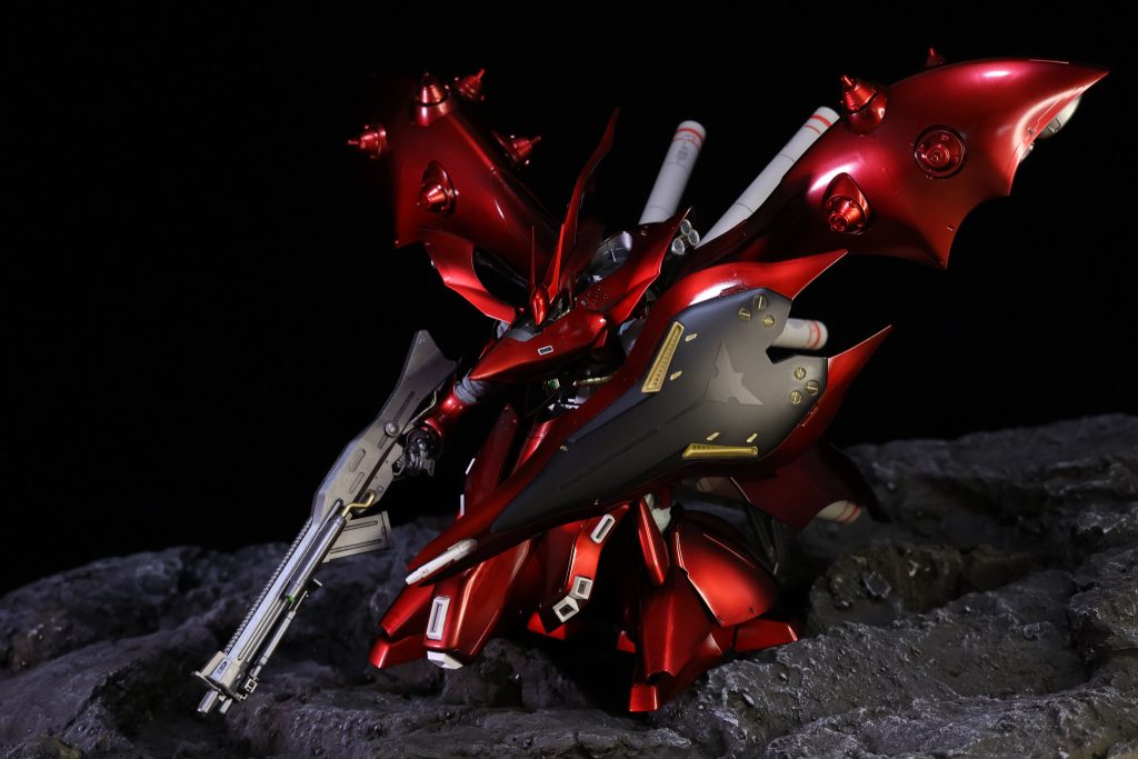 なんやかんやで完成ナイチンゲールをキャンディ塗装をしている方は大勢いらっしゃるので何かひと味ちがう塗り方を模索した結果、めんどくさくなって普通のキャンディ塗装に落ち着くグラデーションをかけたのと部分的にパールと蛍光色を混ぜて色味を変えたのがささやかな抵抗