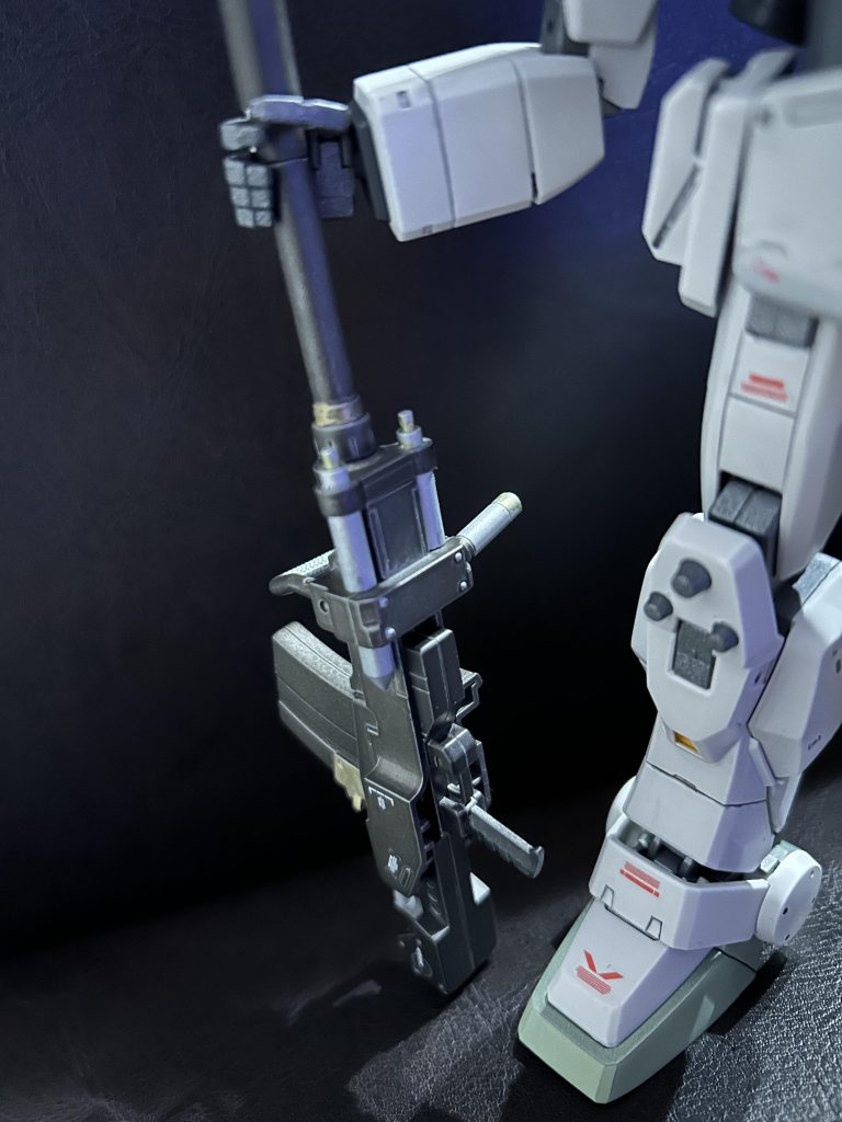 付属品のシールドは輝き打ちのパーツがいまいちてましたのであえてラージシールド武装は筆塗り等で仕上げました