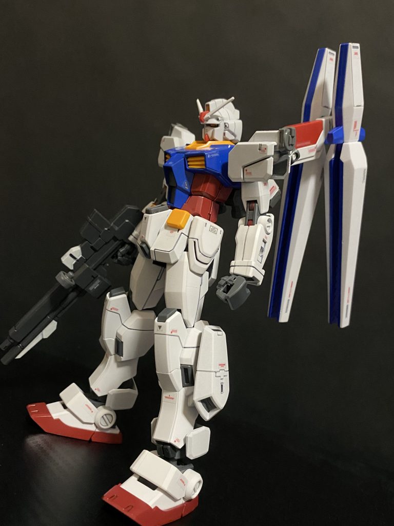 背部にフィン・ファンネル状の武装を装備して。調子に乗った武装担当のスタッフが作成したデータ内にあった物だ。パイロットにNT能力は無い(?)為、使用はできないだろう。そもそもこの機体自体に、サイコなんちゃら〜などといったシステムは一切搭載されていないのだが。 インコムタイプの武装、もしくは「置き」砲台のような使い方でも考えていたかもしれない。