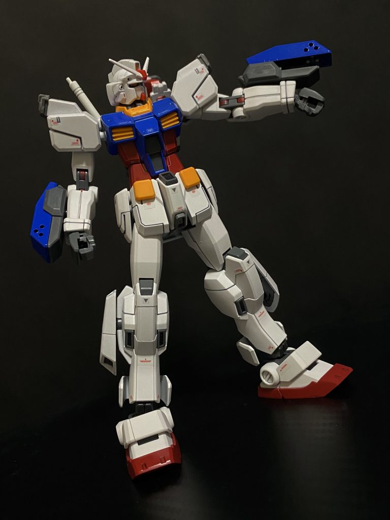 サナリィ製の小型軽量、高出力のジェネレータと、関節部。それらをアナハイム製のフレームに内包した二社のハイブリッドともいえる、ガンダムカリステフス。この機体の特徴として、機体各部のハードポイントに様々なユニット、主に武装を装着、機体の戦闘時の特性を変えられることがある。本来であれば、それらのユニットを用意し、運用試験も同時に行う予定だった。だが試験機体の損失により、これらのユニットはデータ上だけのものである。しかし幾らかのユニットは製作され実戦に使用されている。 腕部に装着された90mmガトリングガンユニット。RX-78NT-1を彷彿とさせる。非常に装弾数が少ないものの、ユニット式の為、肩部や脚部のハードポイントにも装着可能である。