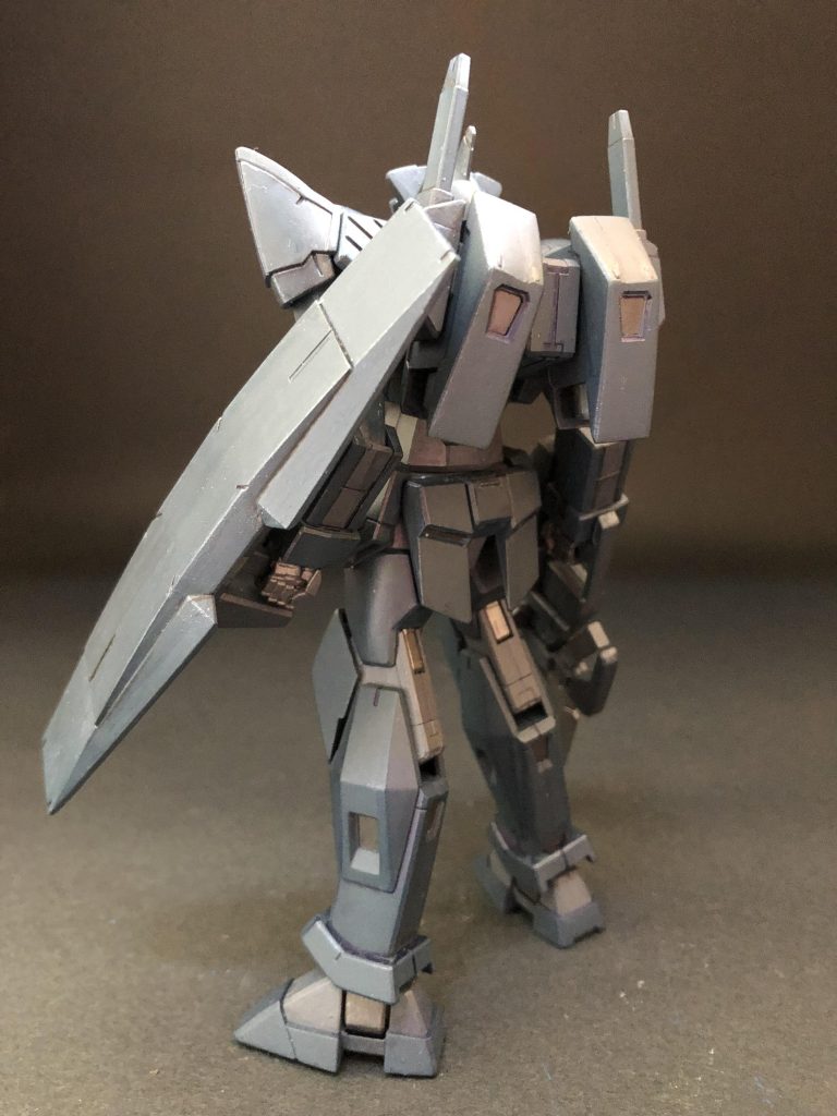 ティターンズっぽさからすこし離れたいなぁと思ってグレーなど使ってみたのですが、やはり重力にはかなわない感じがします。