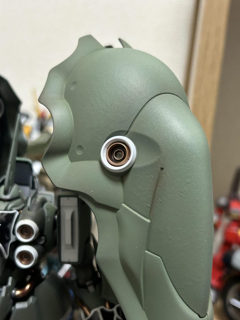 雰囲気出ればと、少しパテで荒らしてから塗装しています。