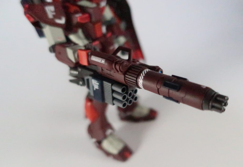 ヘビーガンダムの武器であるフレームランチャーは「何となくそれっぽいもの」にしています。プラ材をベースに、コトブキヤのMSGや境界線機の武器パーツを組み合わせています。