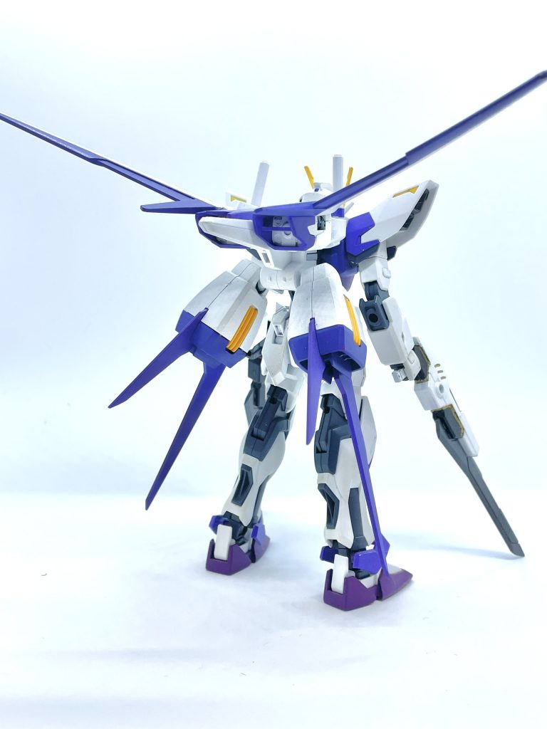 バックパックはエールのままですが、トールストライクがトールストライカーと名付けていたので良いだろ、という事でジークストライカーと名付け、換装することでバトスピのブレイブのように能力を変えていくコンセプトの機体になります