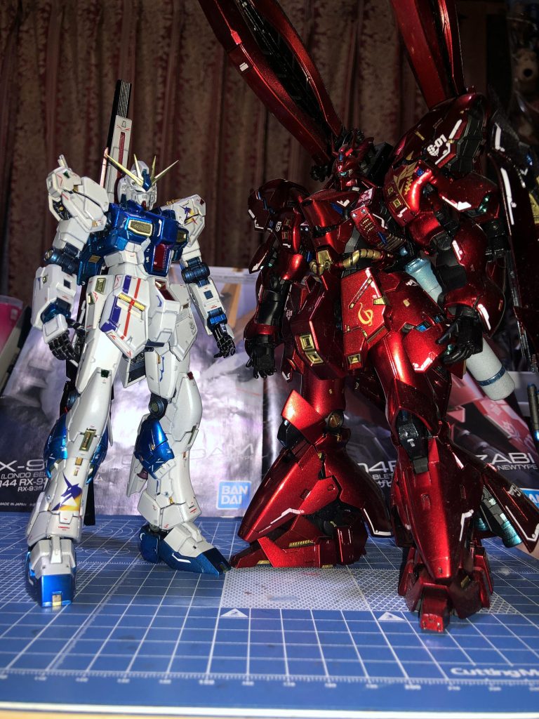 サザビーと並べて撮影　この並びが自分で作り塗装してやりたかった事のひとつです。