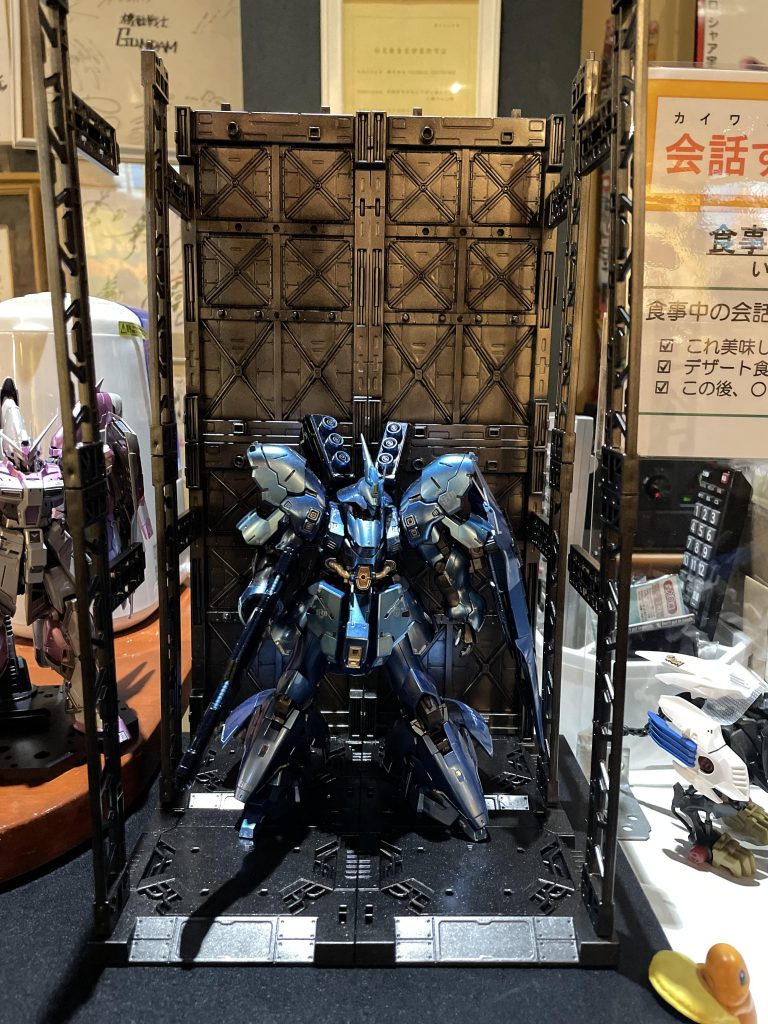 蒼きサザビー–4枚目/制作者：saratoga