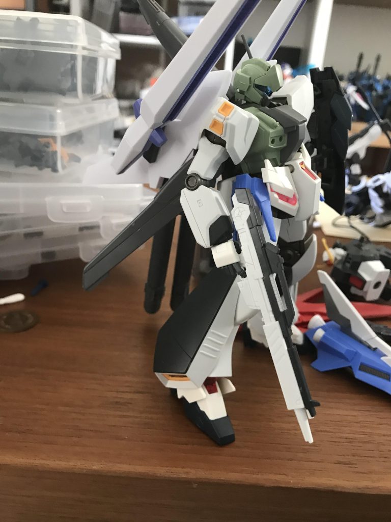 こちらは没案。ユニコーンの脚部は設定的に無理が出るだろうということ、HWSのアーマーもやりすぎかな?ということでνガンダムのライフルだけ使用しました。