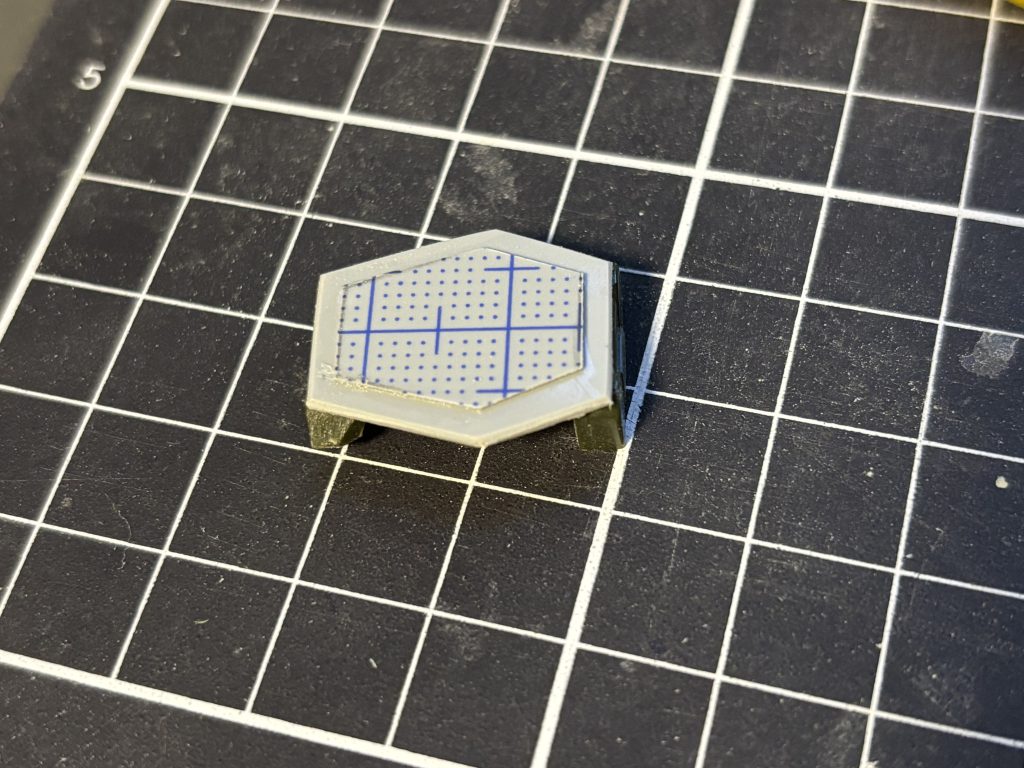 SDに盾はないのでプラ板で即席☺️ばとぼん機は盾にデカールが貼ってあるのでここは外せません(  ˊ꒳ˋ )