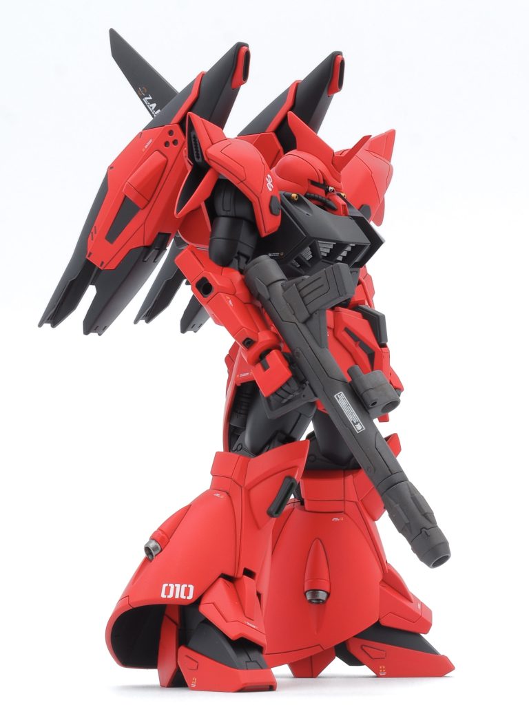 元ネタに合わせて、武器はロケットランチャーに。キャットゥス500mm無反動砲を切り詰めて改造しました。