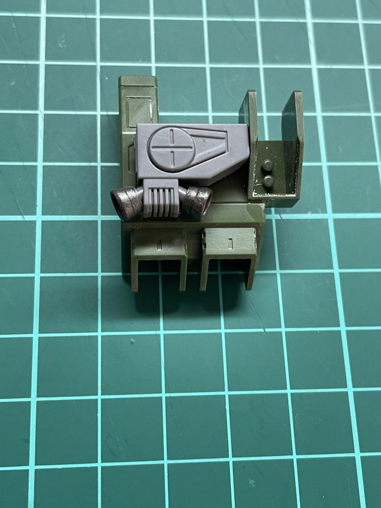 ランドセルの補助バーニアは、キットなりだとショボかったので、手持ちのものを使ってます、その際、キットのバーニアをダボ代わりにして差し込んでいます。なぜかジャストフィットでした(笑)