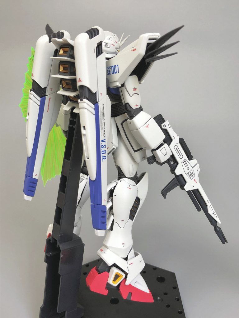 ヴェスバーも同じく映画館でそのカッコ良さに震えました。ビームの出力量を調整するシーンが好きです。