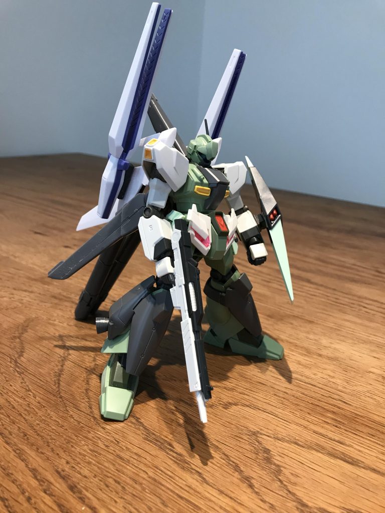 色々試して、ミキシングが落ち着いた状態。プロトフィンファンネルを取り付け、機動性のためのスラスター、ウィングを追加。ファンネル運用のためのサイコフレームは、我ながらナイスアイデアでした!笑