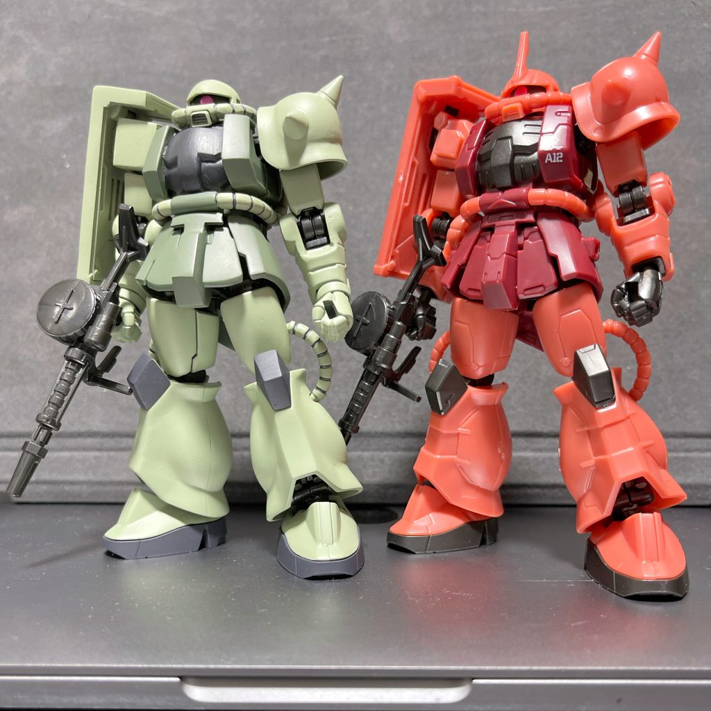 ノーマルと。右肩とか胸の黒いところは形状を変更しています。肘の関節のところの隙間も気になったので調整してます。あとは全身ディテールを消し去ってます。こういうのはディテールダウンっていうんでしょうか？まあ全身脱毛みたいなもんです。