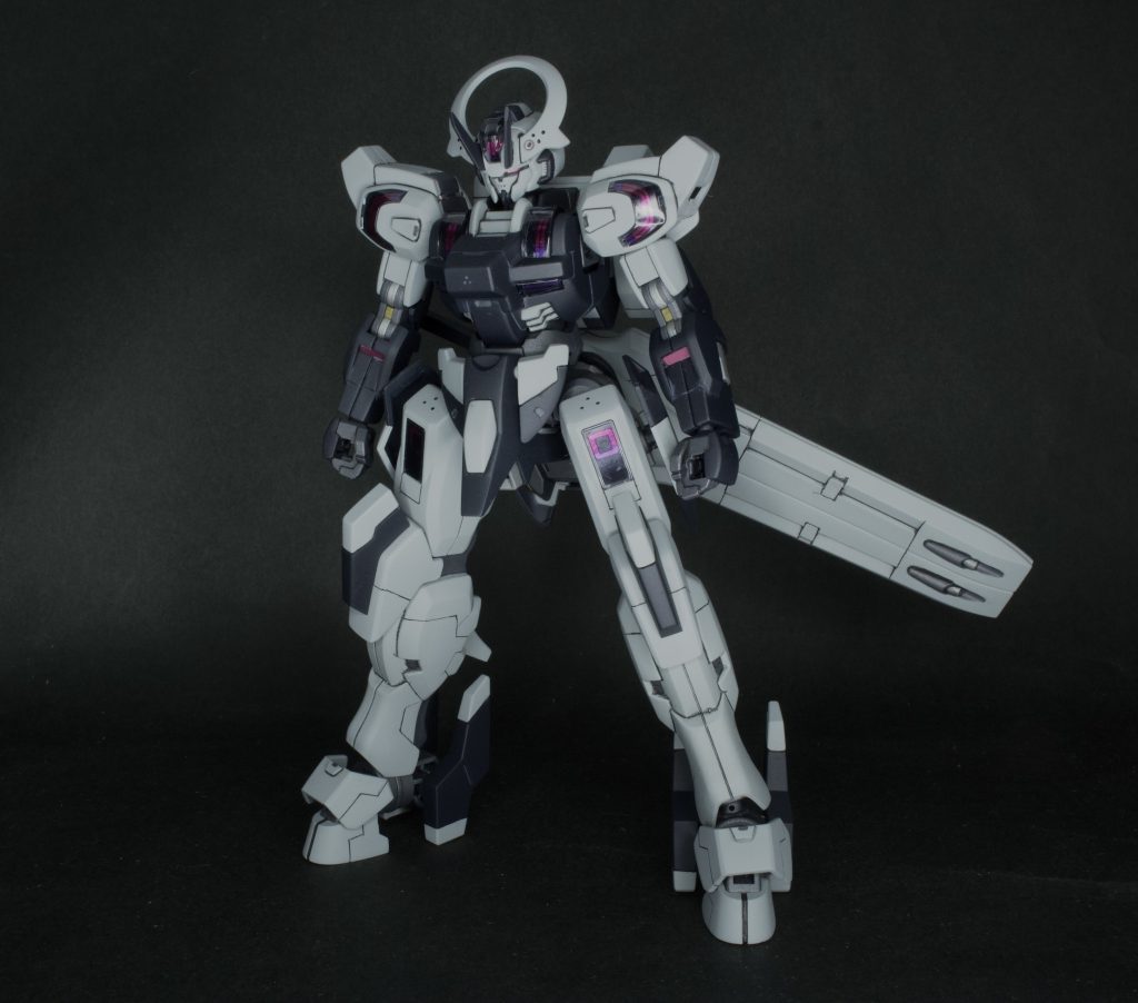 フロントから。少しディテールが寂しく感じたので市販パーツを使ったりモールドを足してみました!