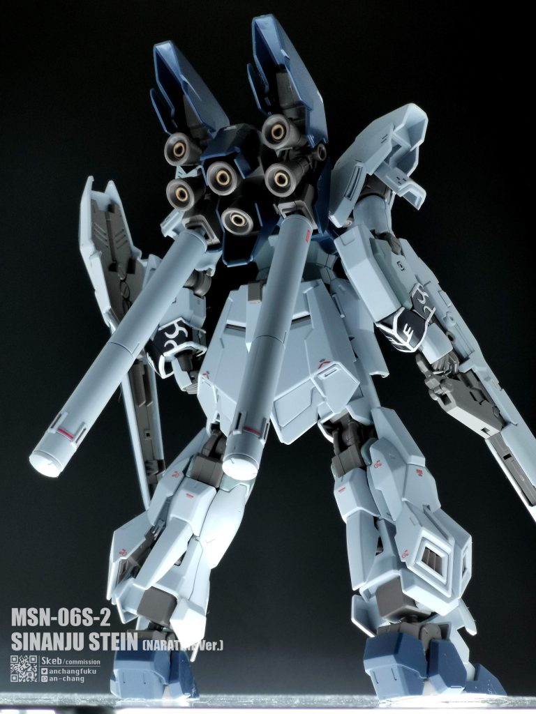 ド迫力のバックショット。スラスターは丁寧に塗り分けてやるといい感じに!中央の塗料は、お気に入りのタミヤ・ダークコッパーです。